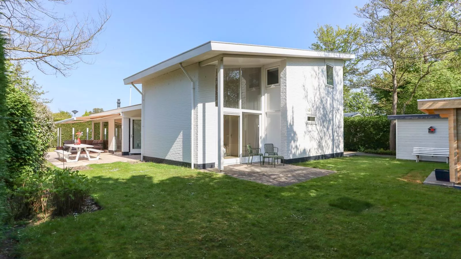 Zilte Iep - Exterior in summer