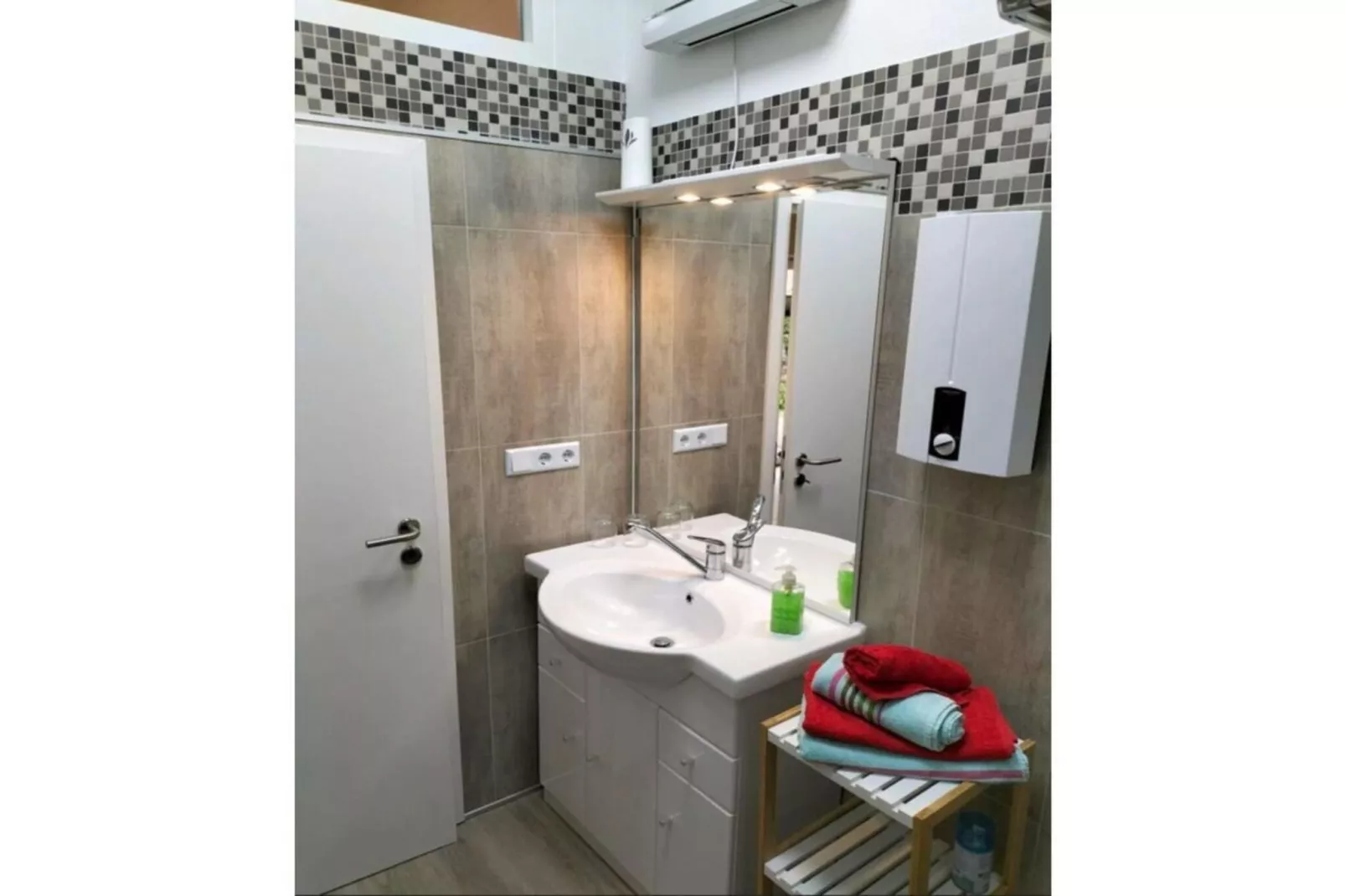 456395 - Bathroom