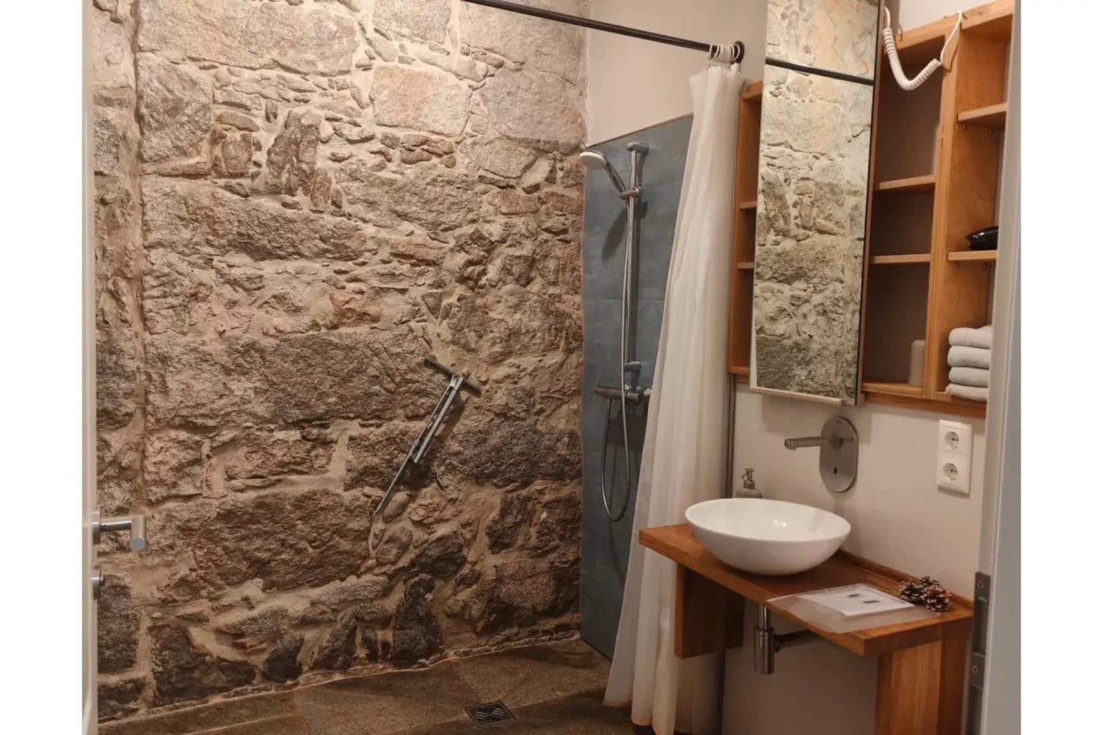 211 1P 40€(6) Schulz - Salle de bain