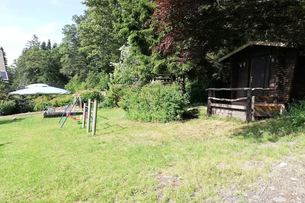 313634 - Gardens in summer