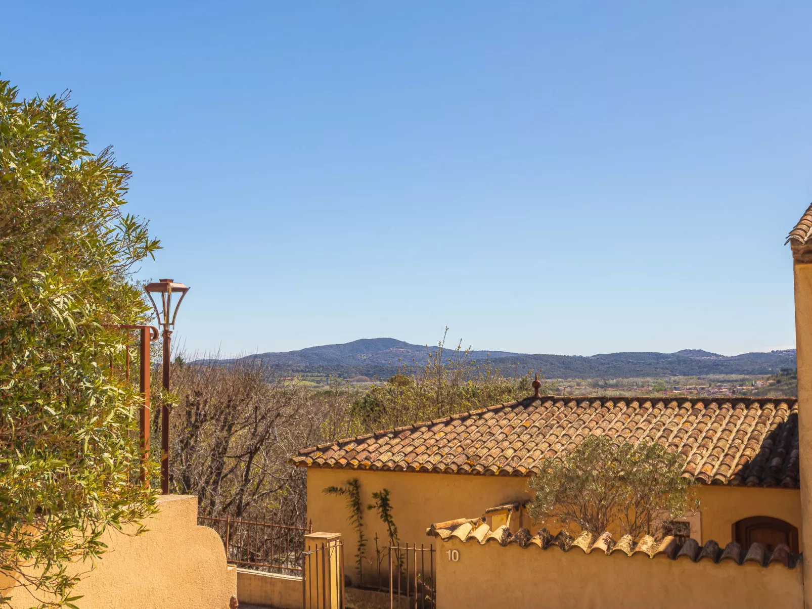 Les Migraniers 2 - Outside