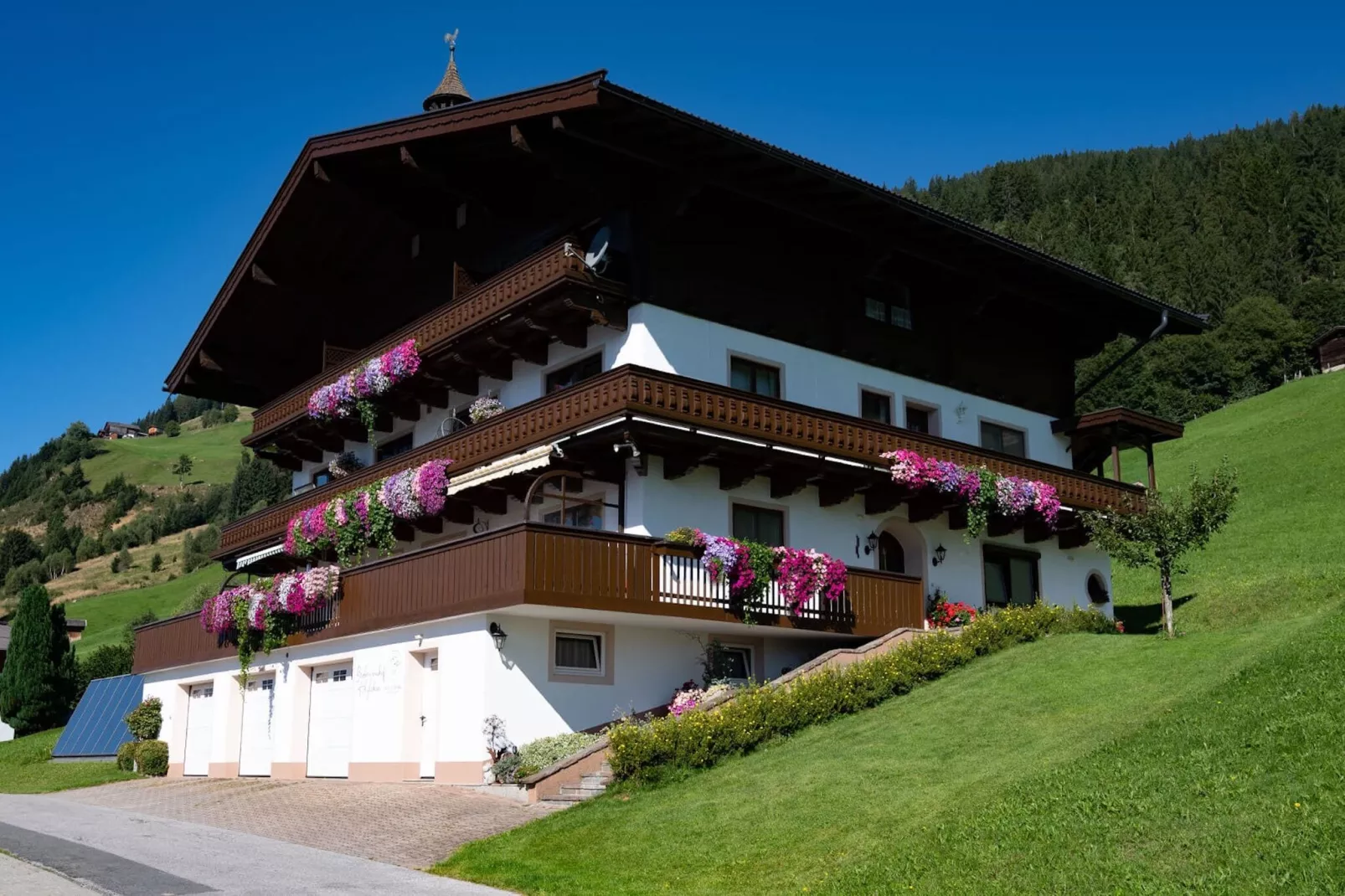 Bergliebe-Exterior summer