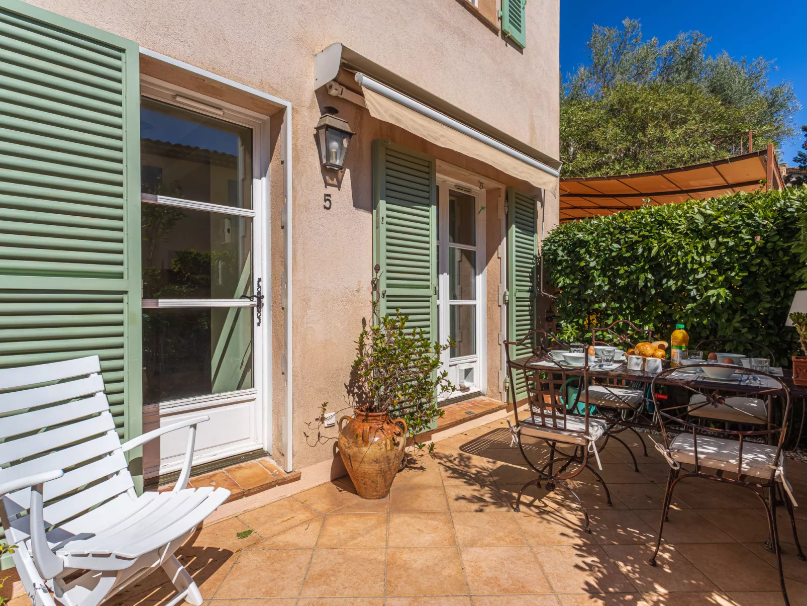 Les Migraniers 2 - Outside