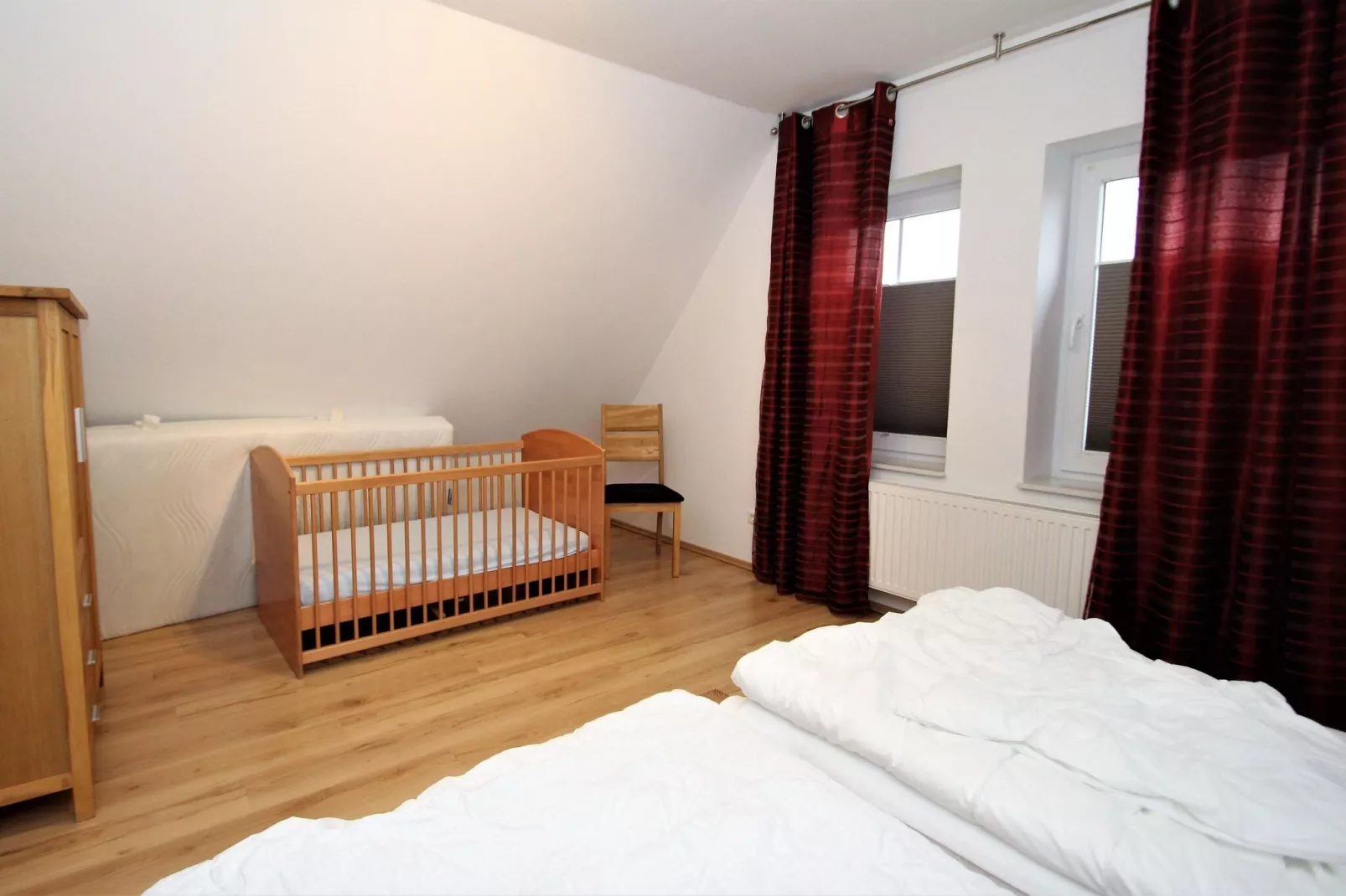 Großes Ferienhaus in einer Feriensiedlung-Bedroom