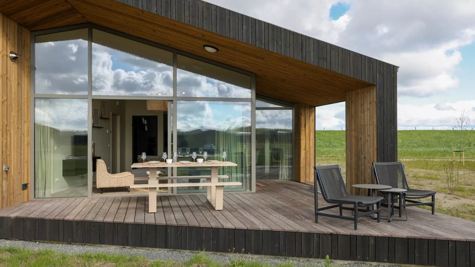 Natuurhuis Waterloop - Exterior in summer