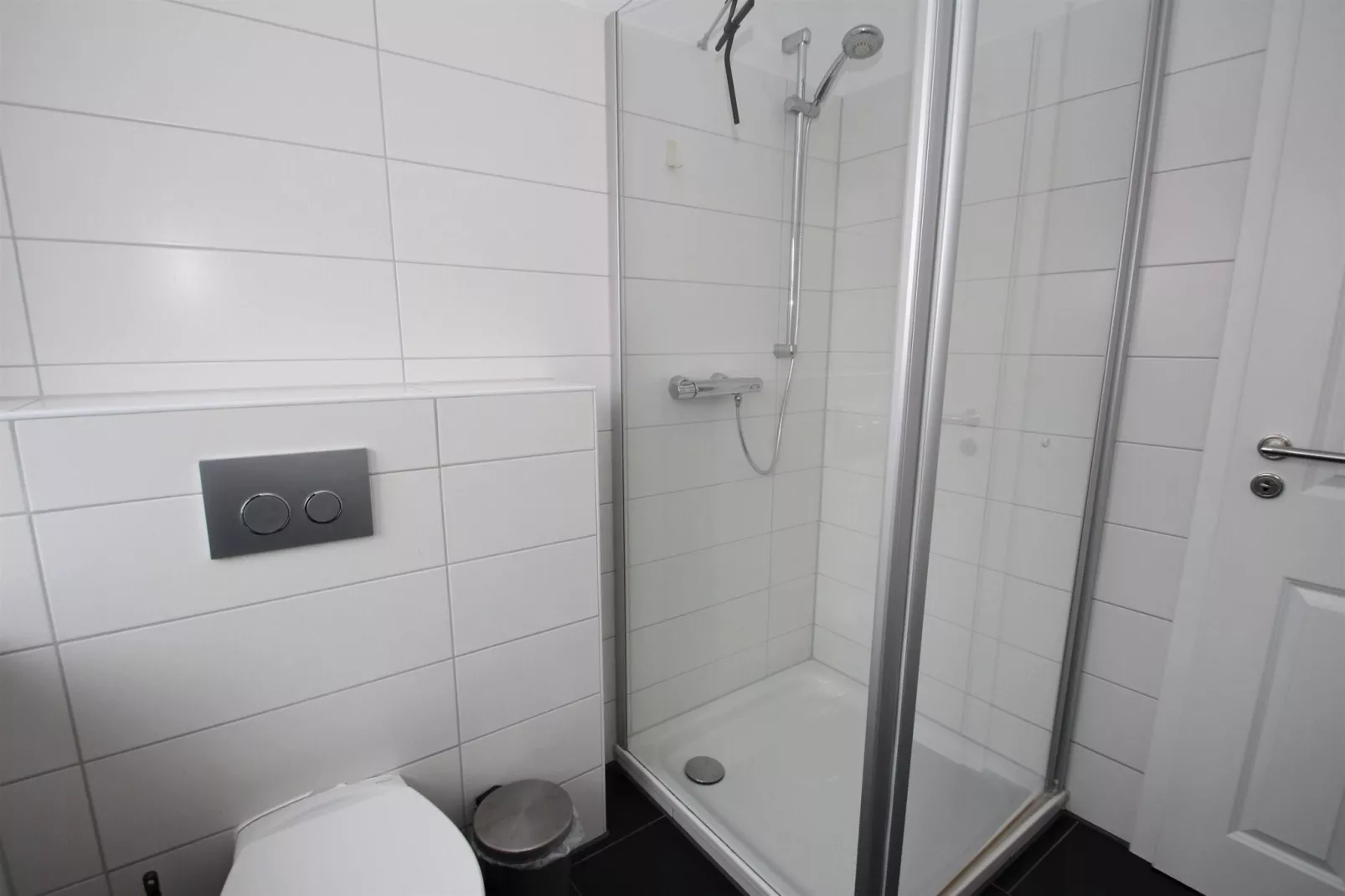 Großes Ferienhaus in einer Feriensiedlung-Bathroom