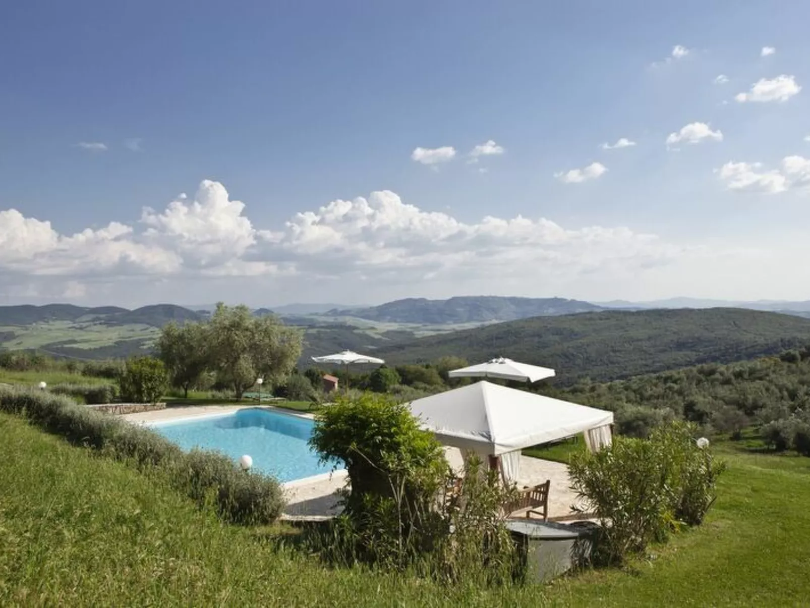 Chianti Resort - Outside