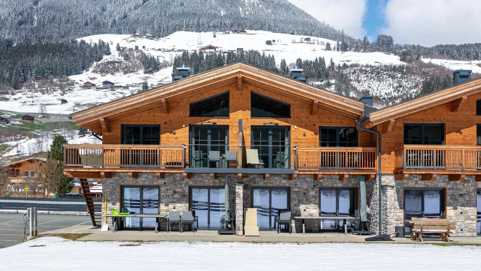 Pinzgau Lodge 1A - Exterior in winter