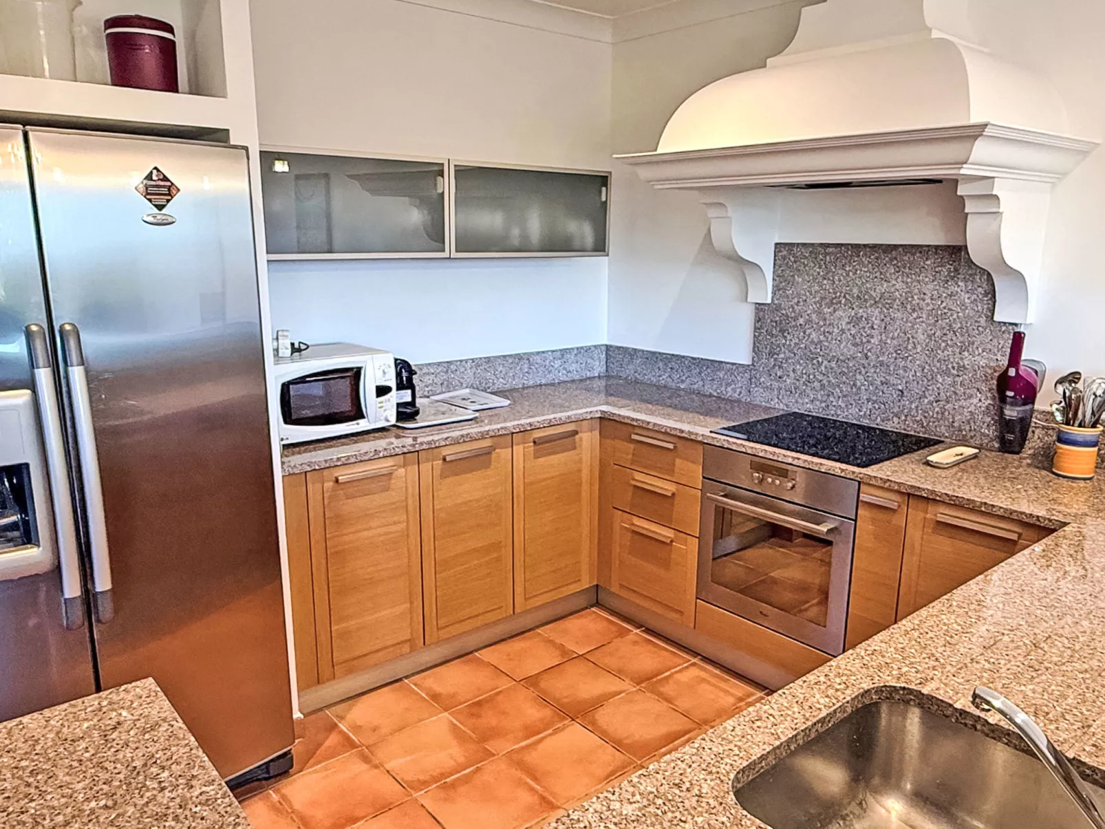 Villa Beauchene - Privates Schwimmbad - Klimaanlage - Drinnen