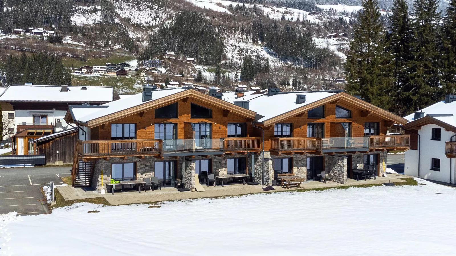 Pinzgau Lodge 1A - Exterior in winter