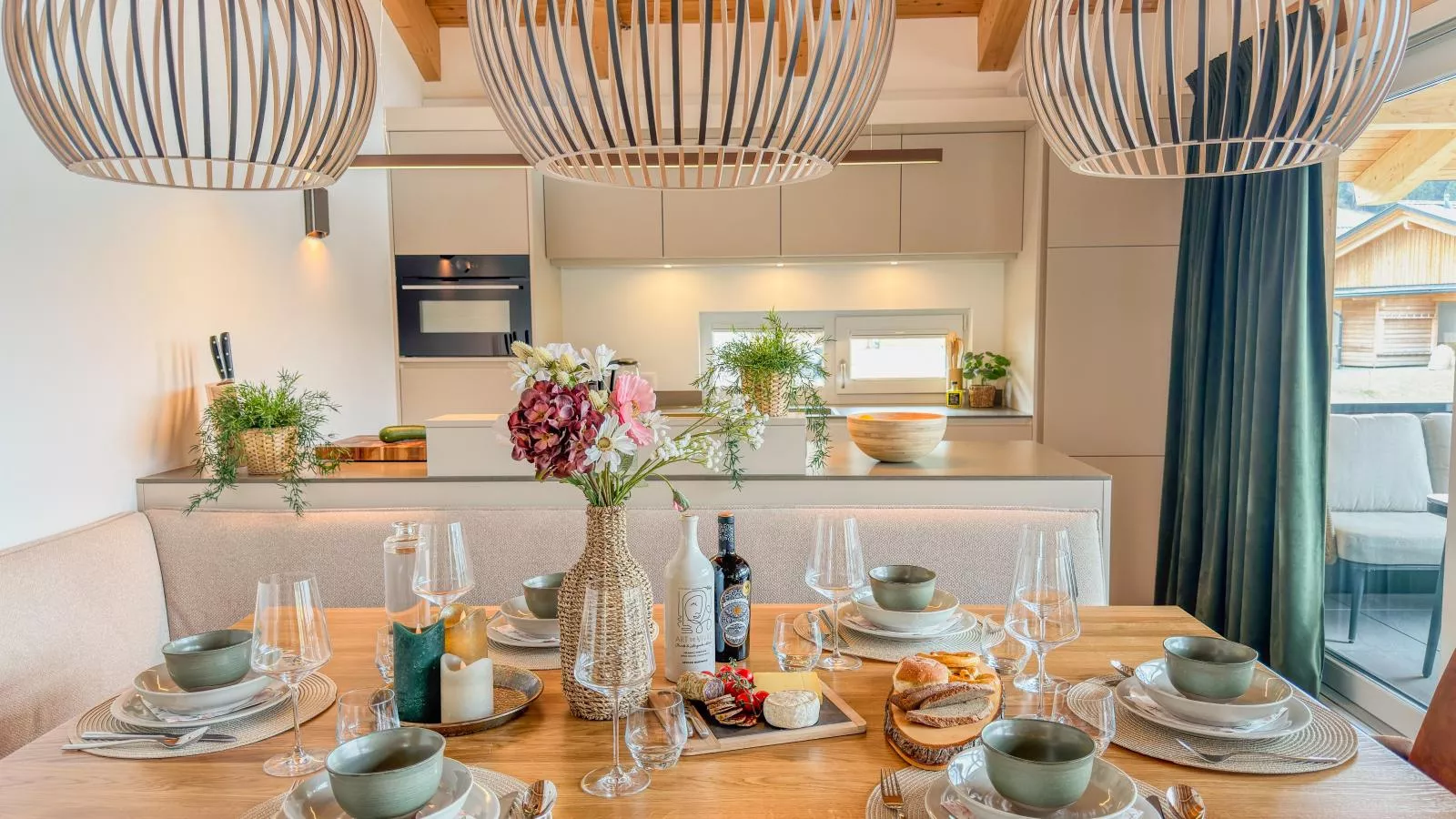 Birdie Lodge - Dining room