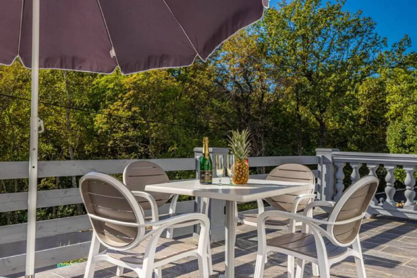 Villa Stingray-Terrace balcony