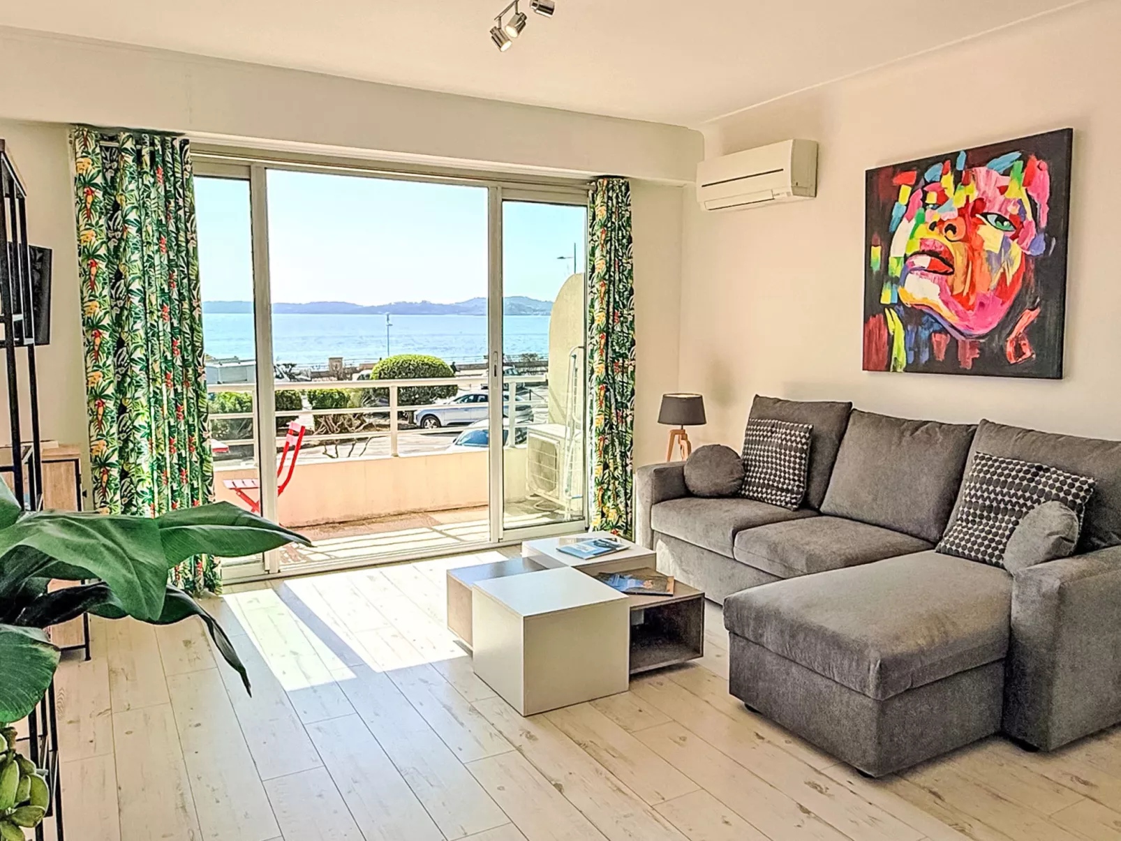 Appt T2 - Centre ville et plage - Vue Mer - Clim - Drinnen