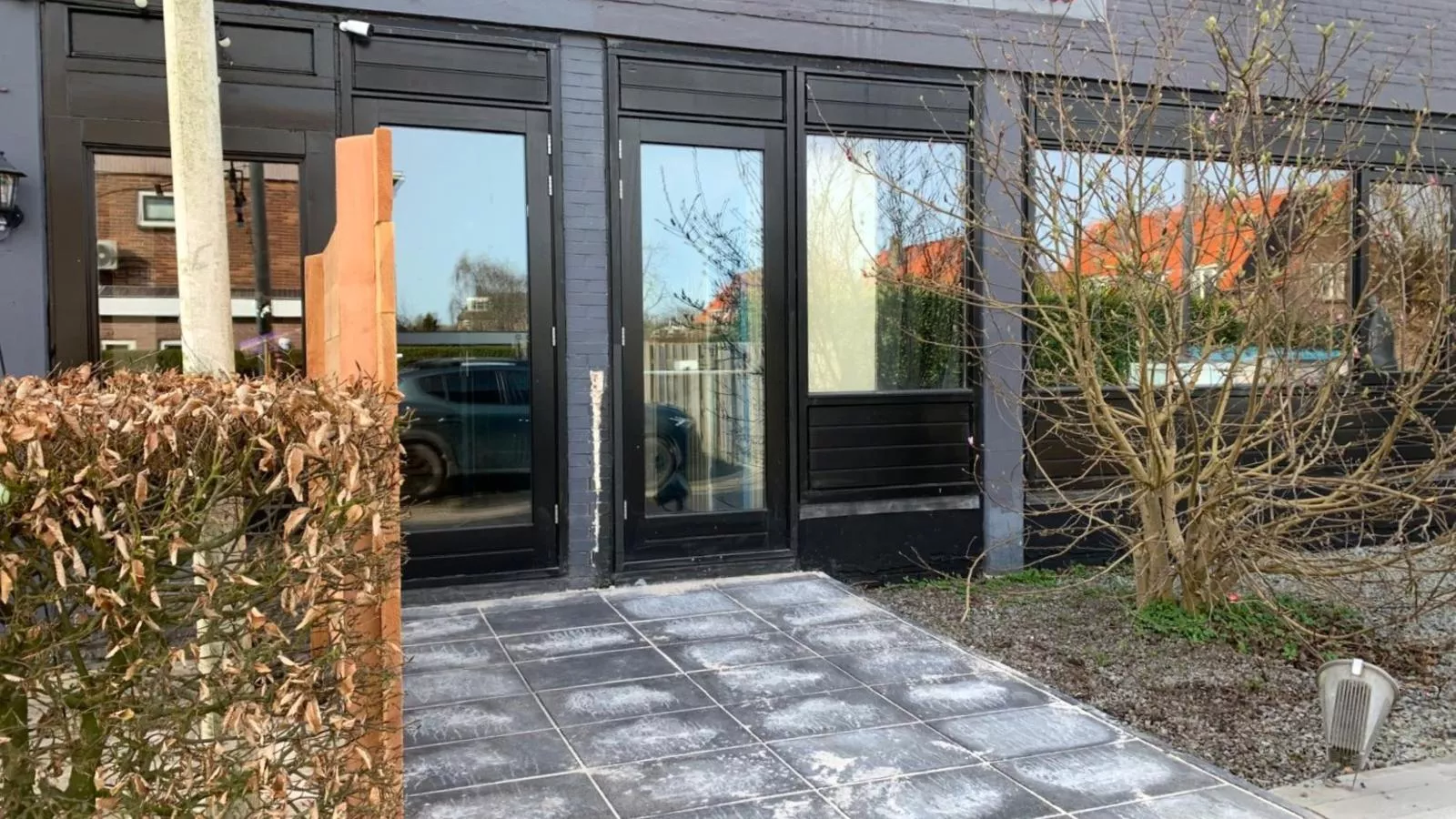 Lakes Small - Exterior in summer