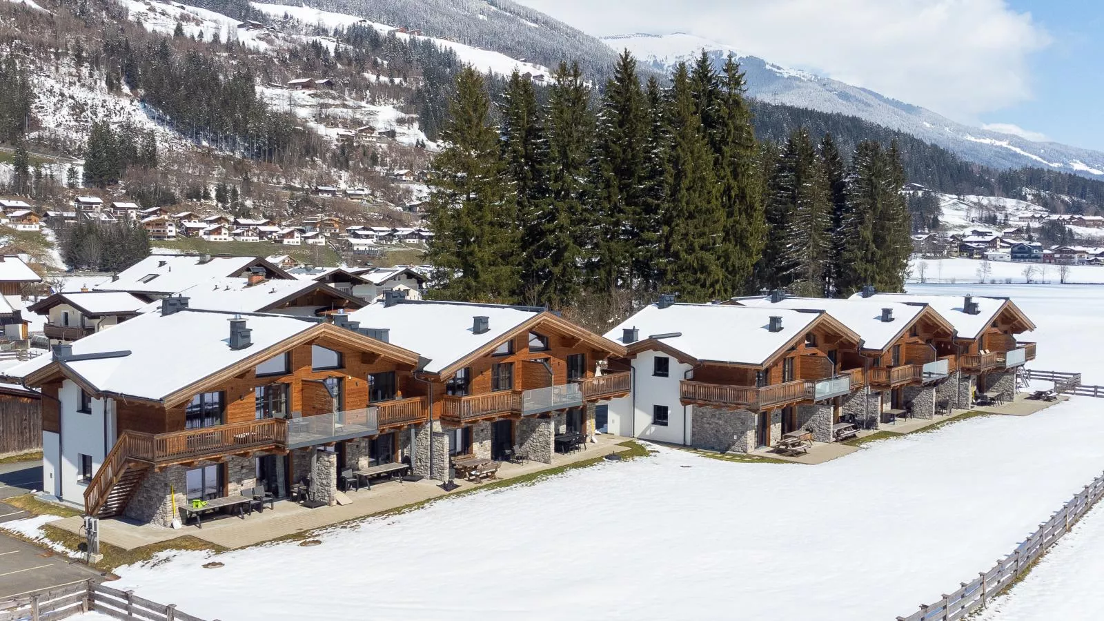 Pinzgau Lodge 1A - Exterior in winter