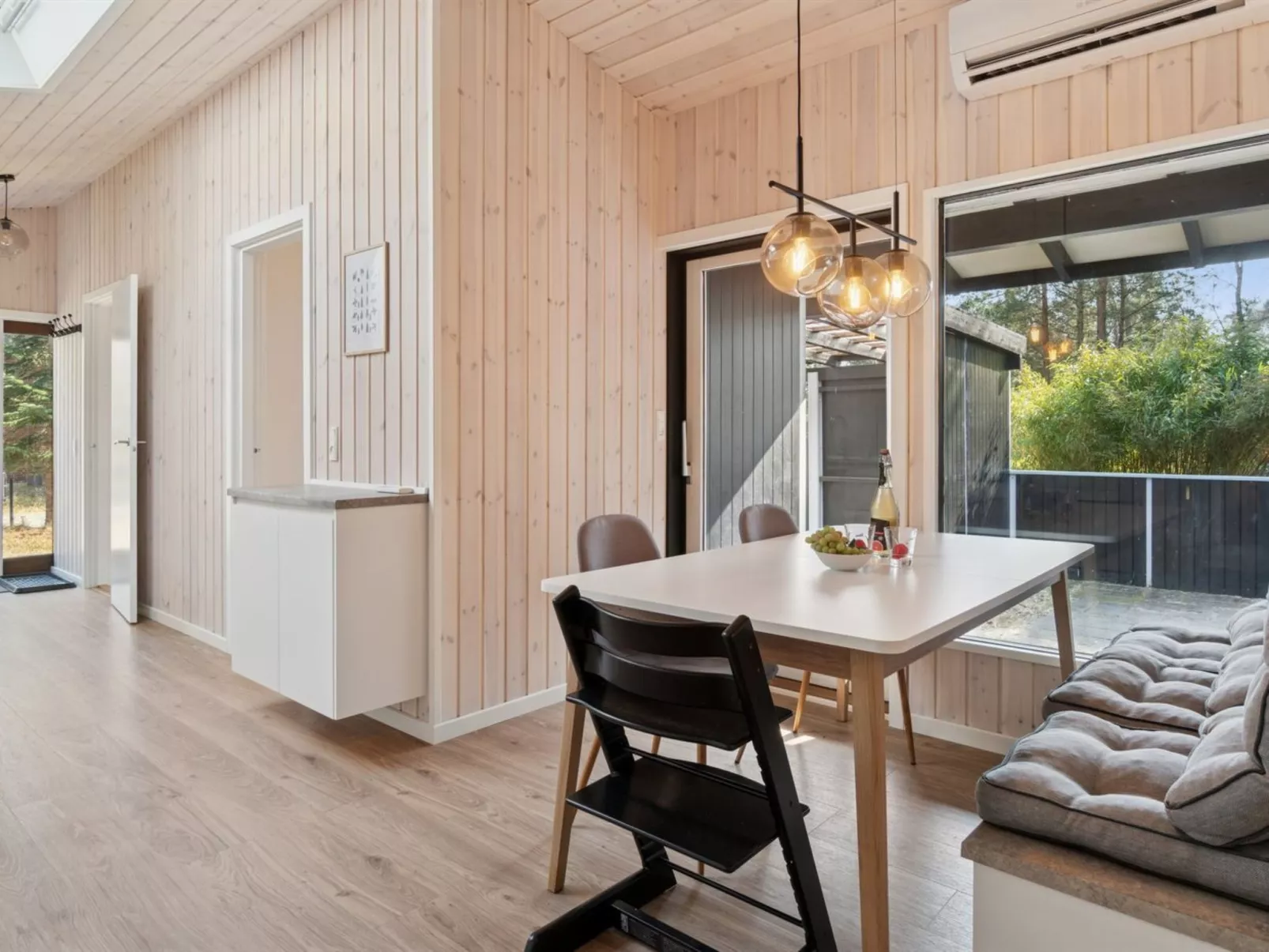 "Ahti" - 340m from the sea - Inside