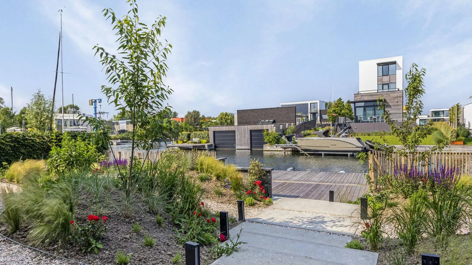 Zilte Watervilla - View in summer