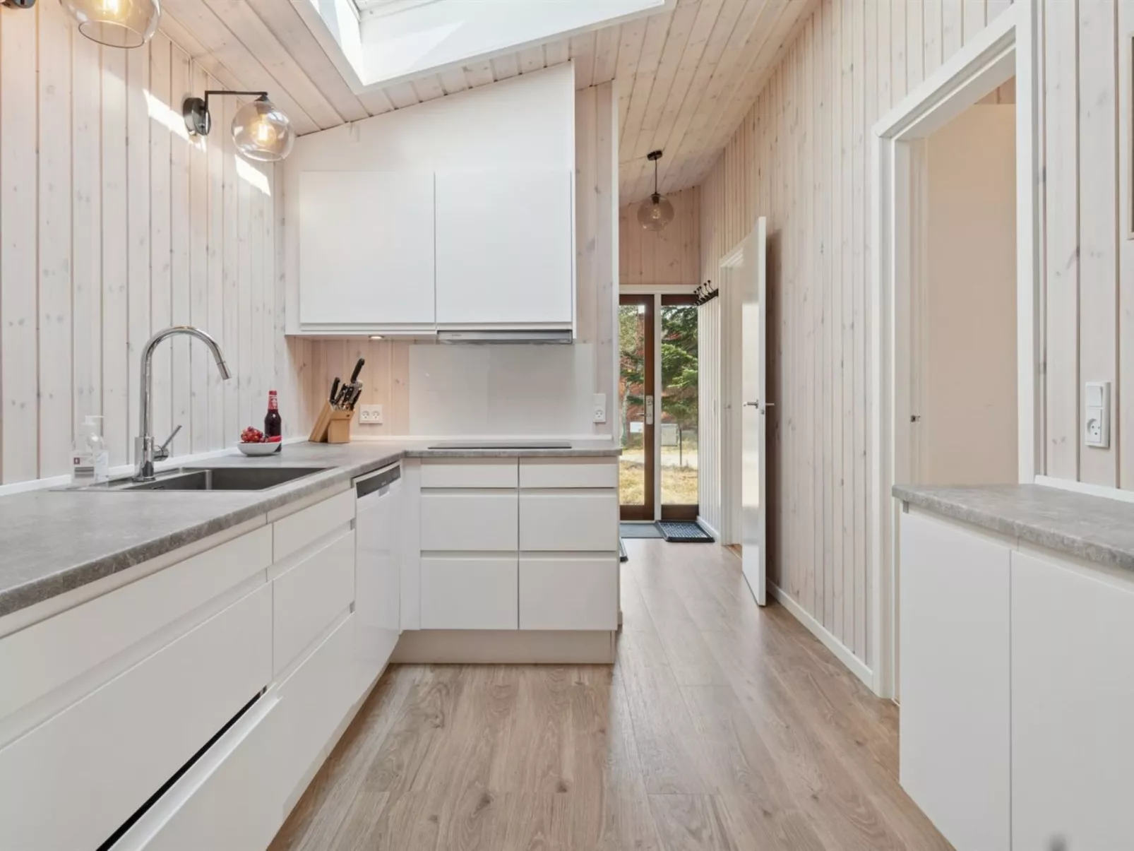 "Ahti" - 340m from the sea - Inside