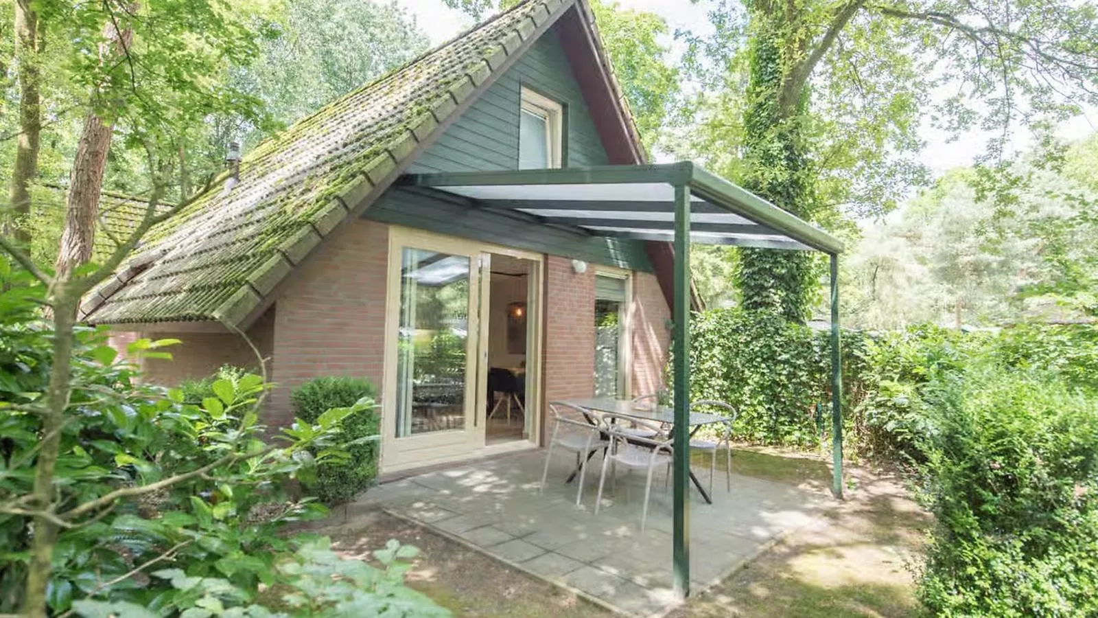 De Oeverzwaluw - Außenbereich Sommer