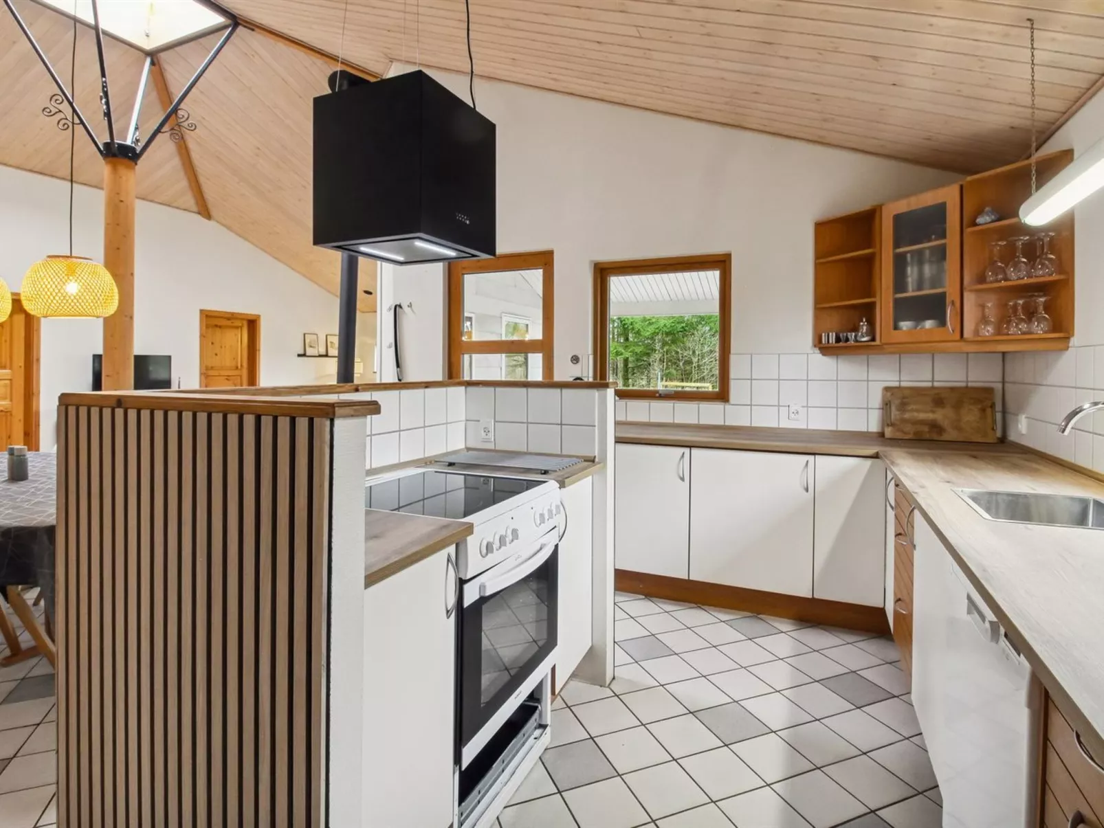 "Absalon" - 29km from the sea - Drinnen