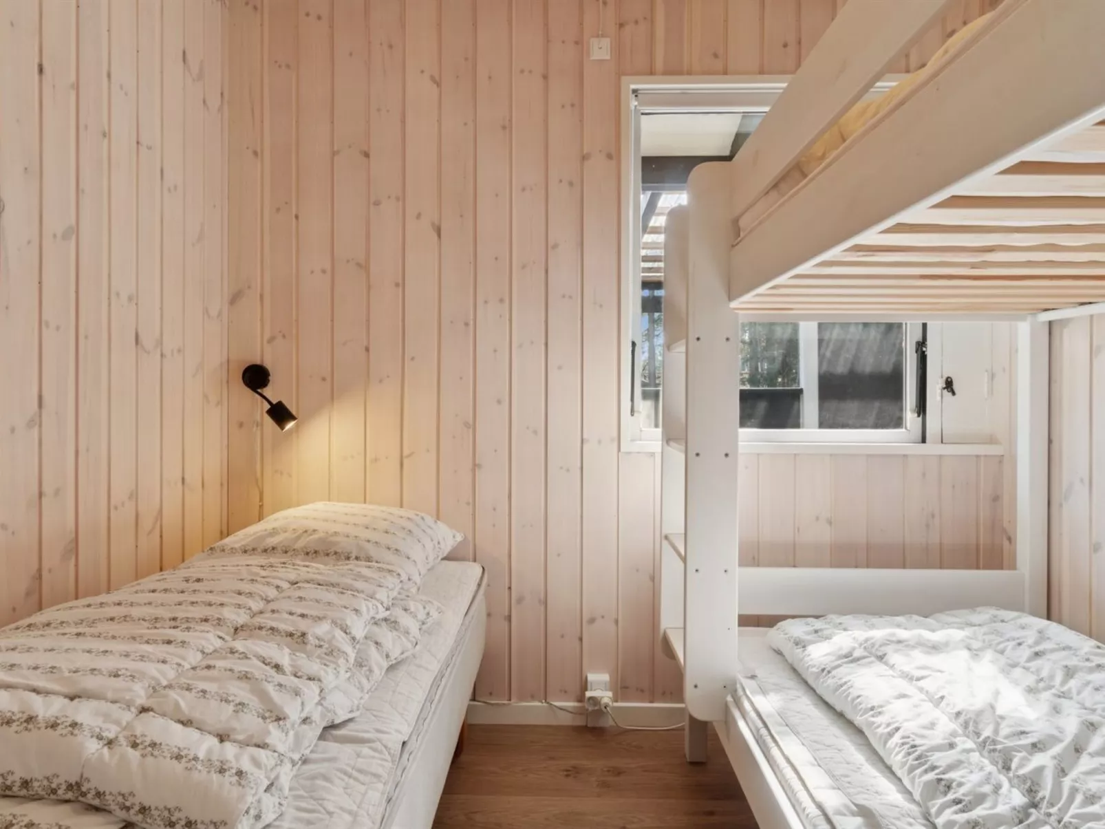 "Ahti" - 340m from the sea - Inside