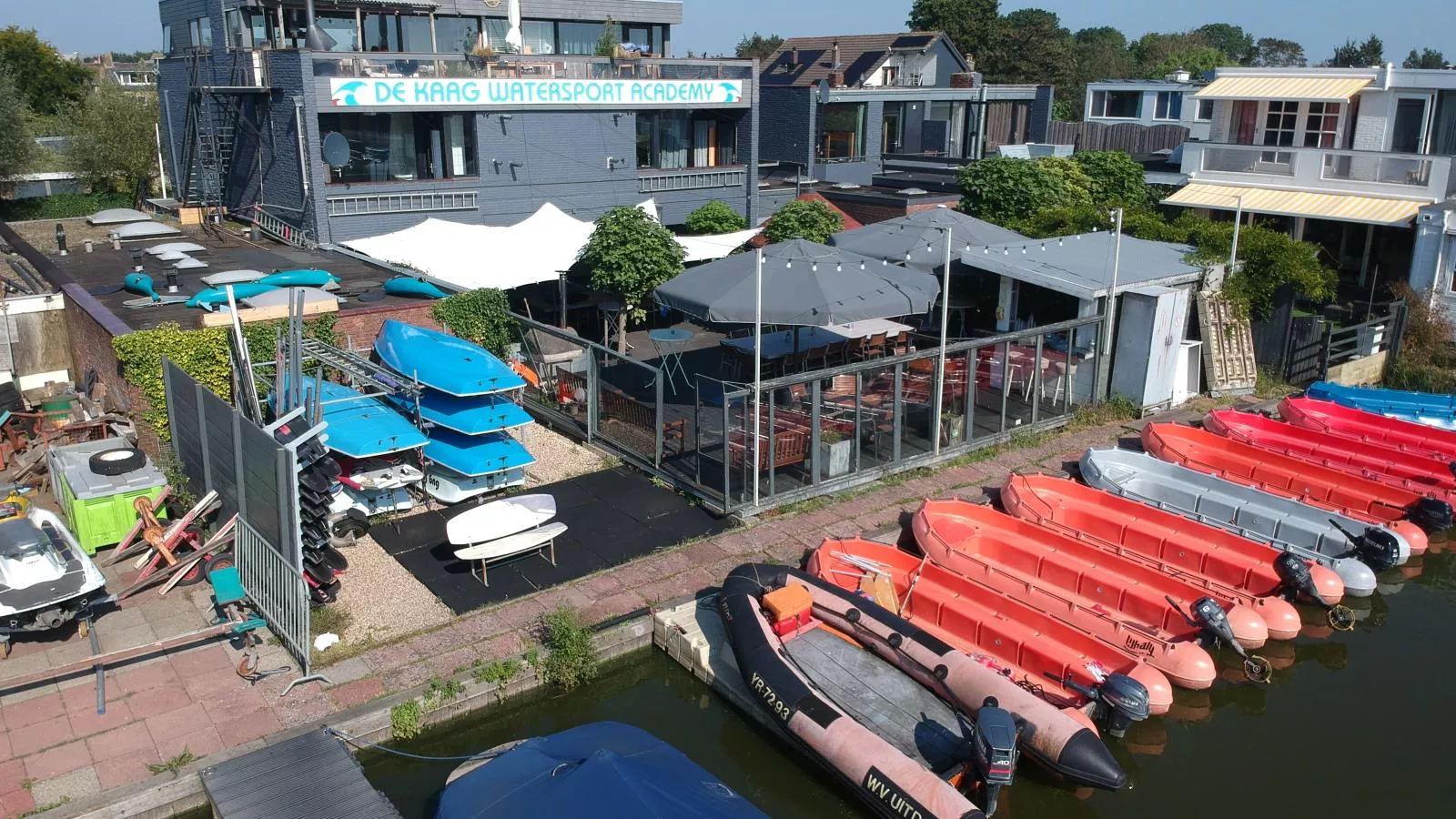 Lakes XL - Exterior in summer