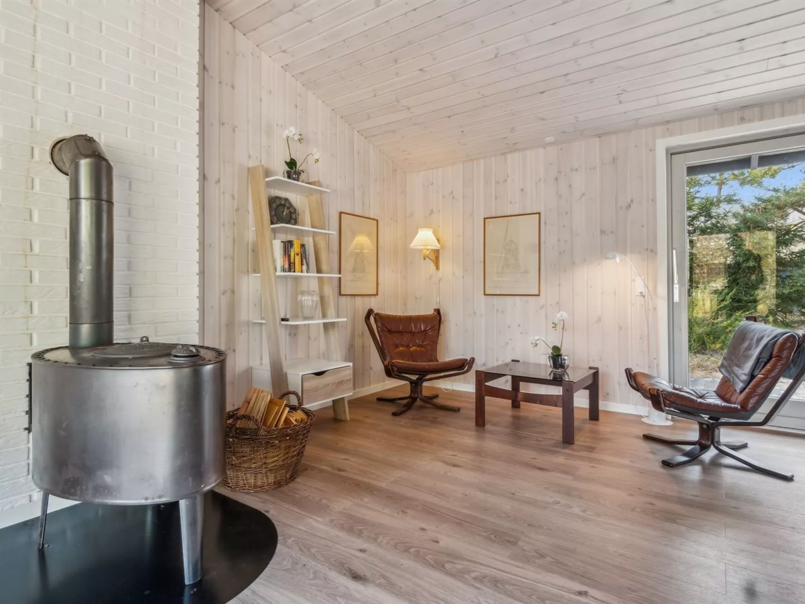 "Ahti" - 340m from the sea - Inside