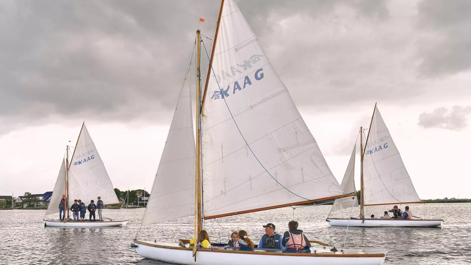 Lakes Small - Areas within 1km in summer