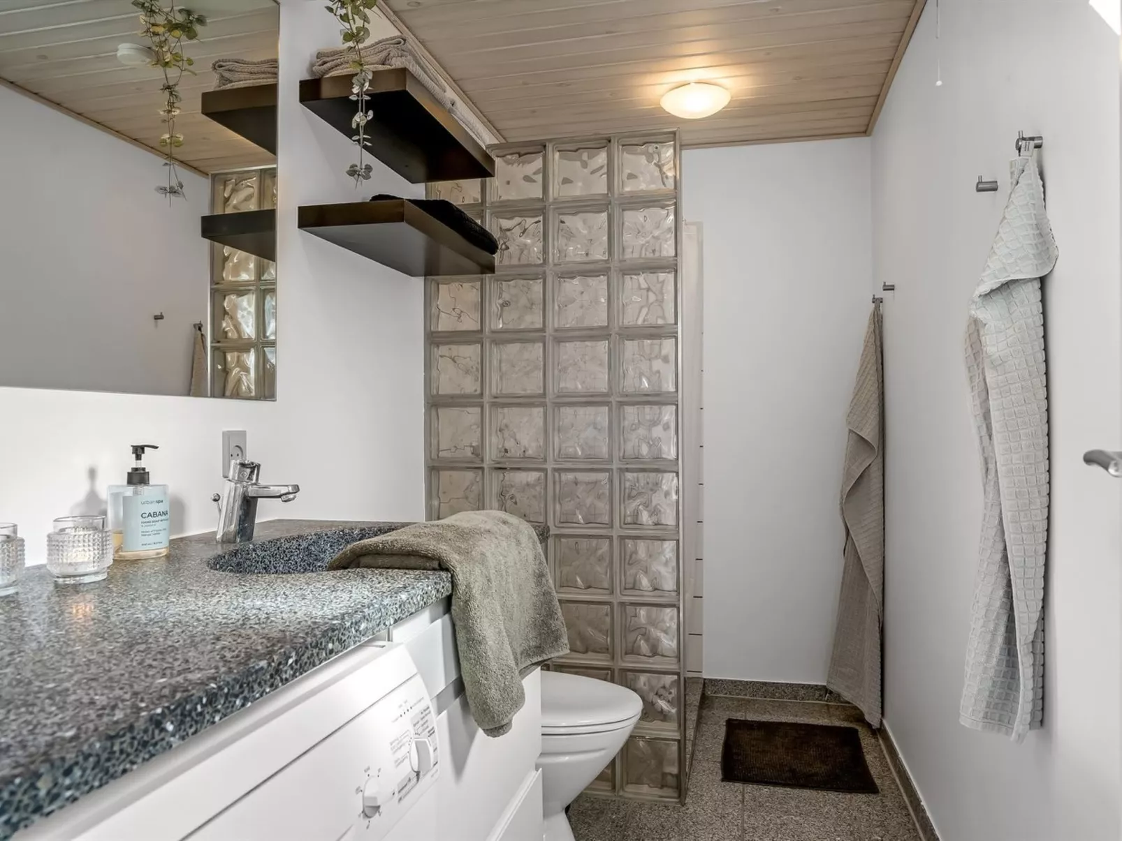 "Ayen" - 1.2km from the sea - Drinnen