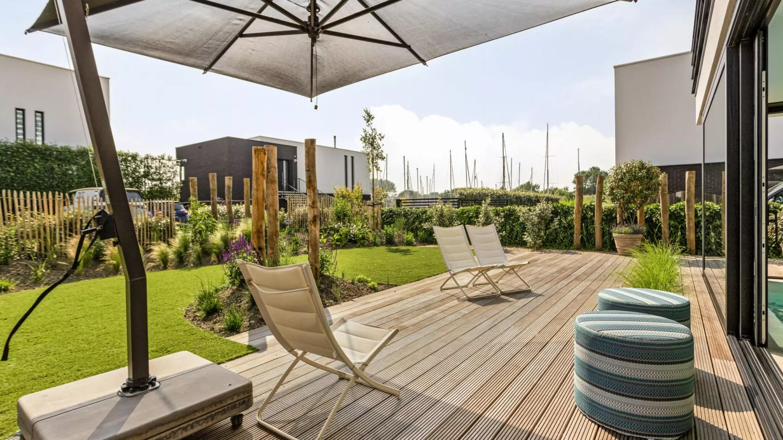 Zilte Watervilla - Gardens in summer