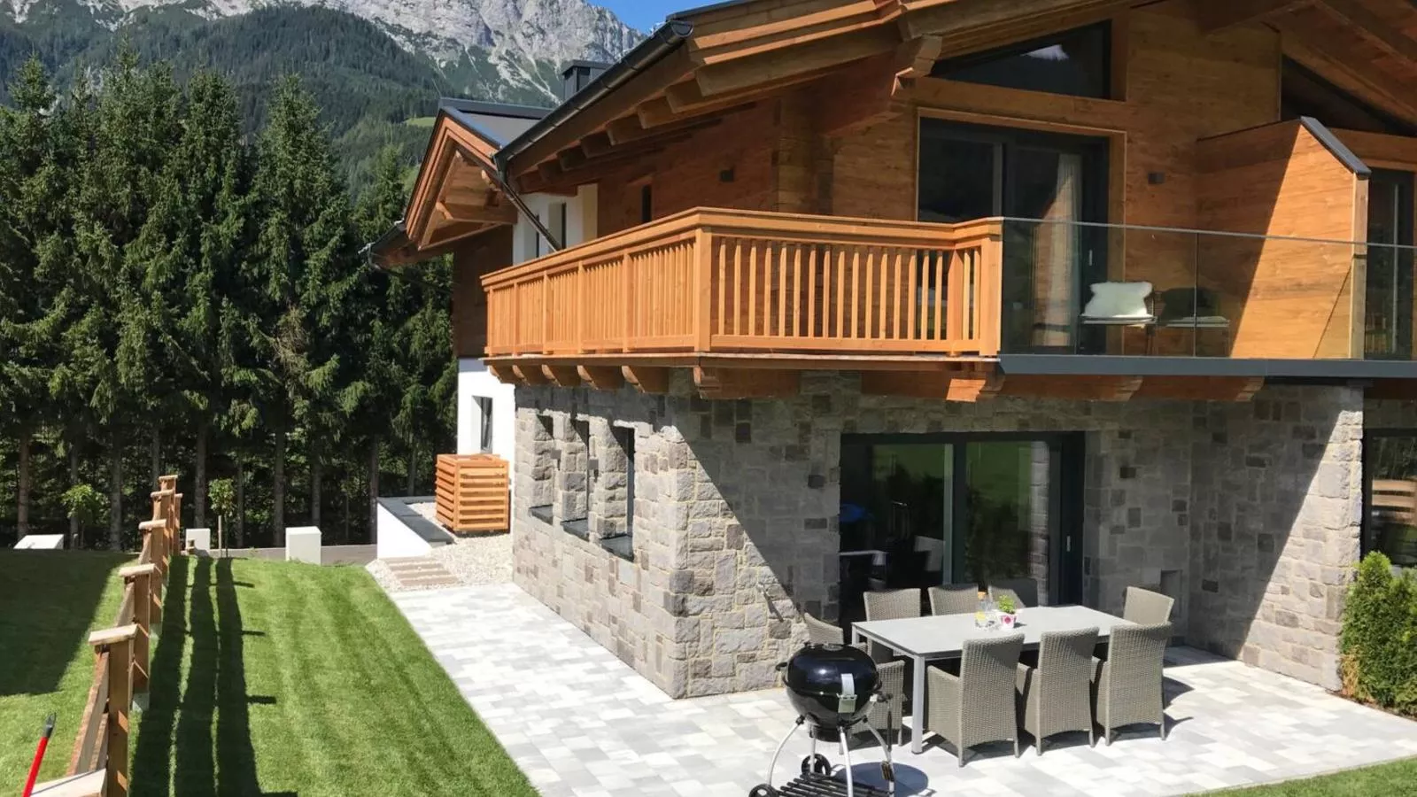 Schneeflocke Leogang-Außenbereich Sommer