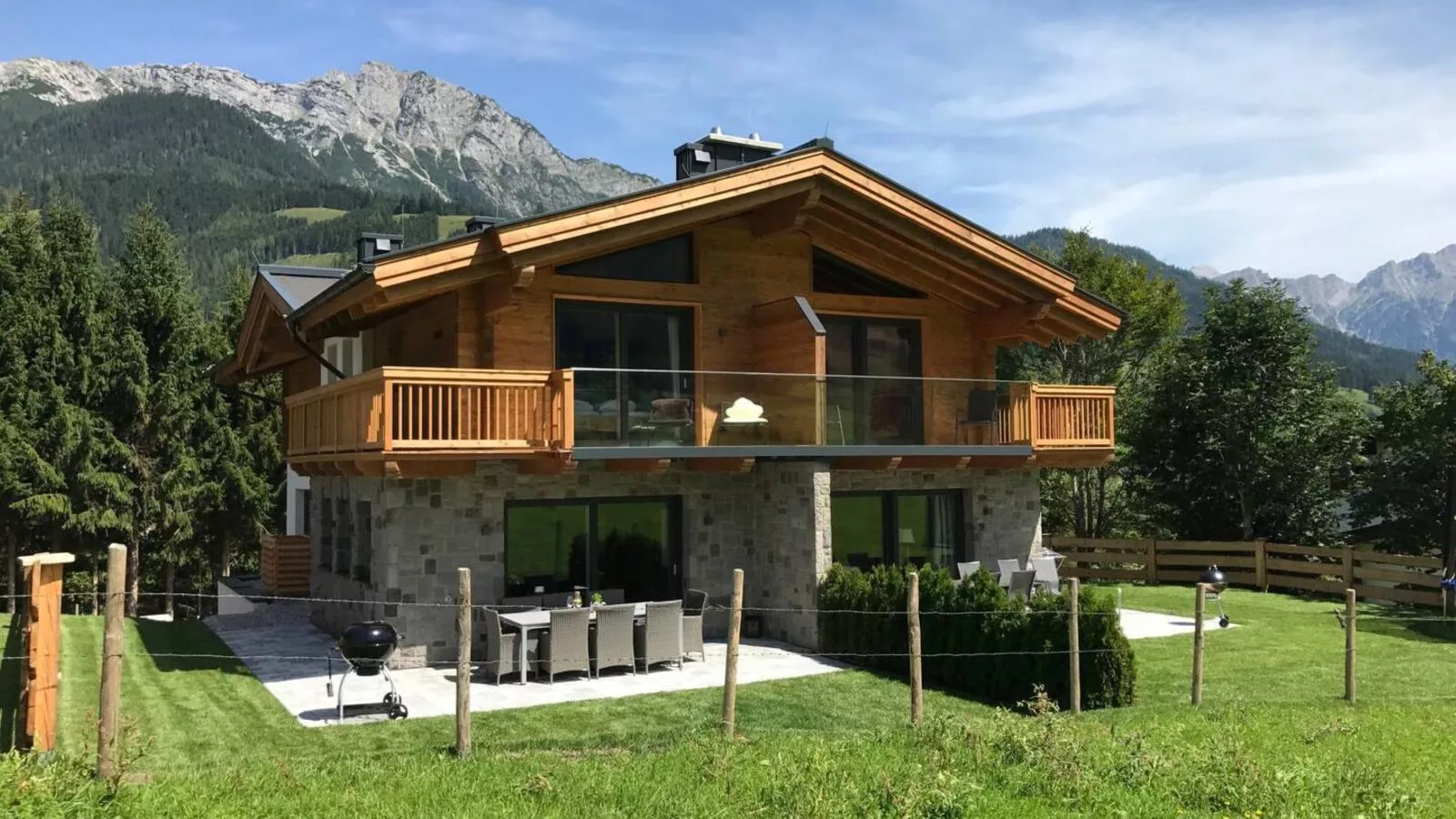 Schneeflocke Leogang-Außenbereich Sommer