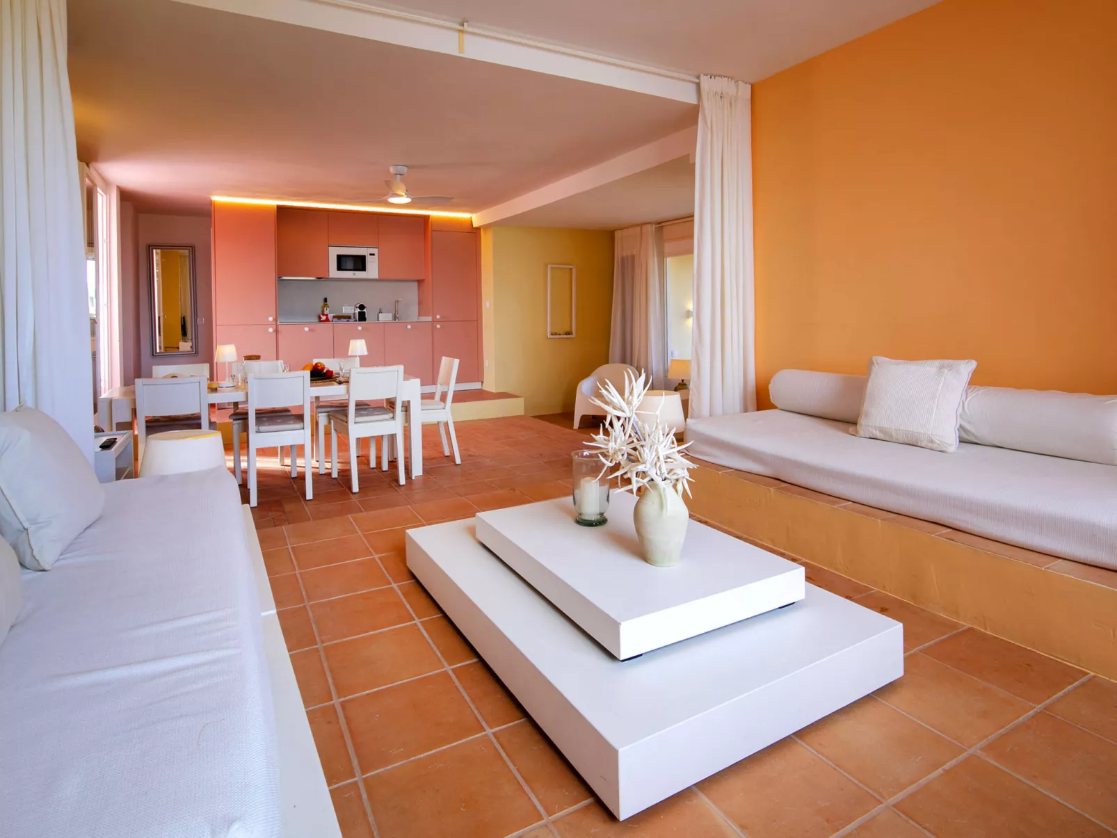 Muralla Roja - Inside