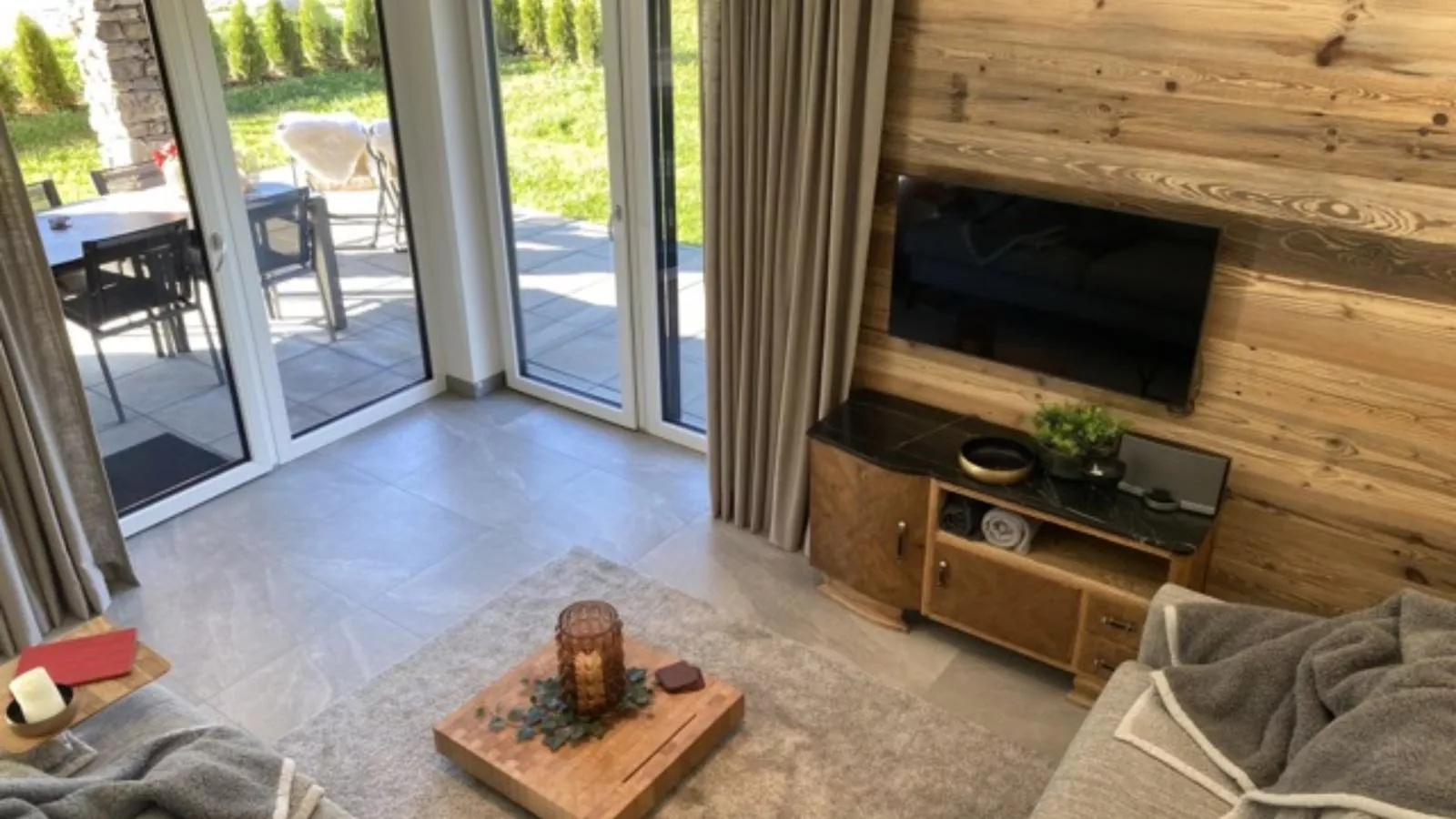 Mountain Chalet Esttes-Living room