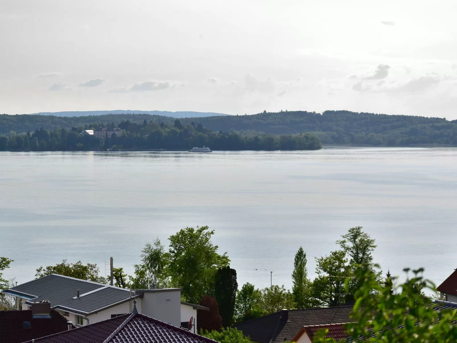 In bester Wohnlage mit traumhafter Sicht auf die Insel Mainau - Draußen