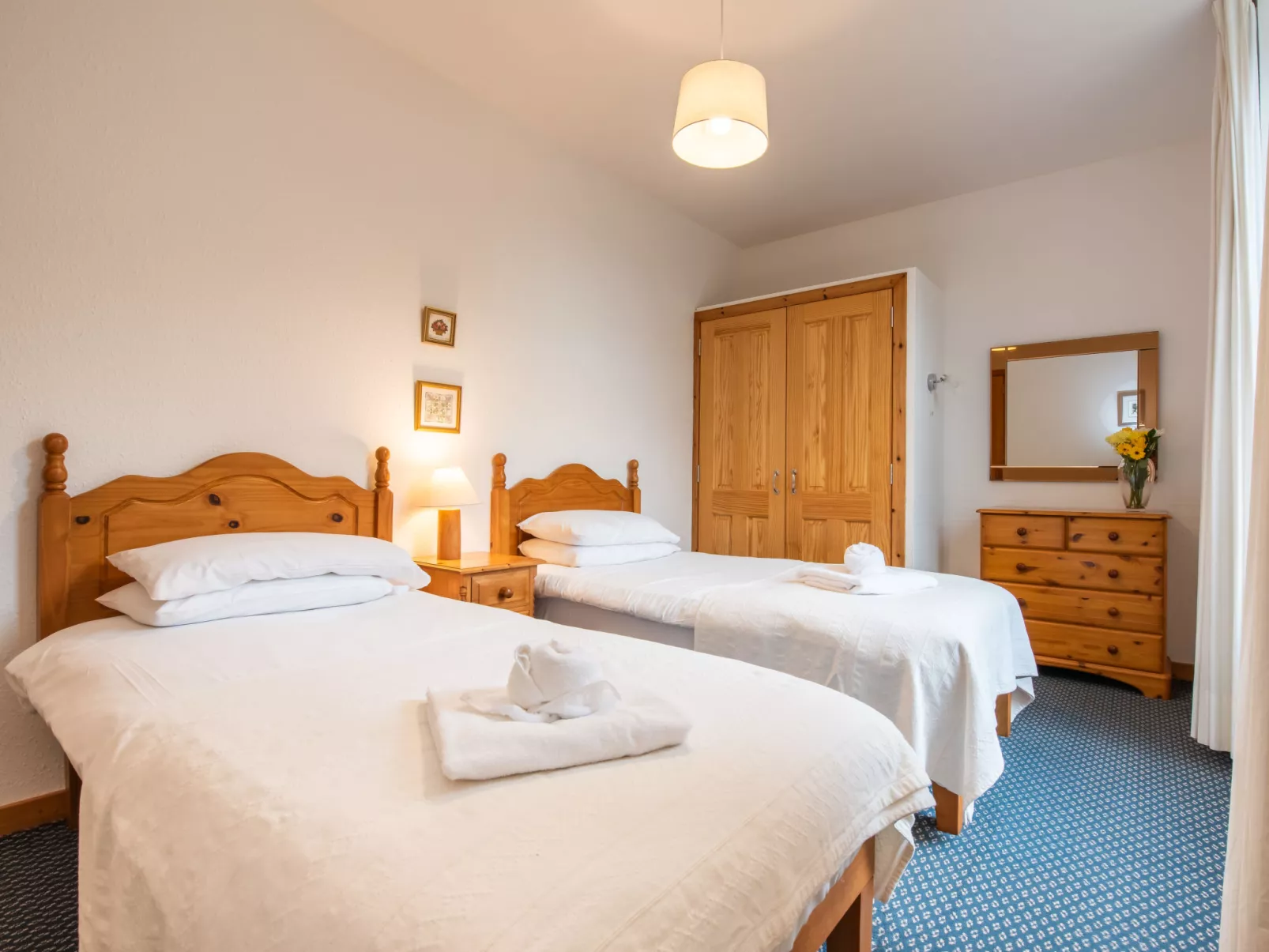 Old Stable & Dairy Combi - Drinnen