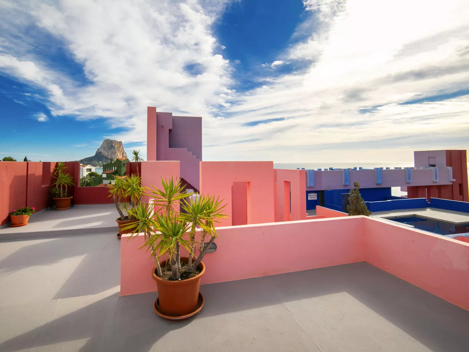 Muralla Roja - Outside