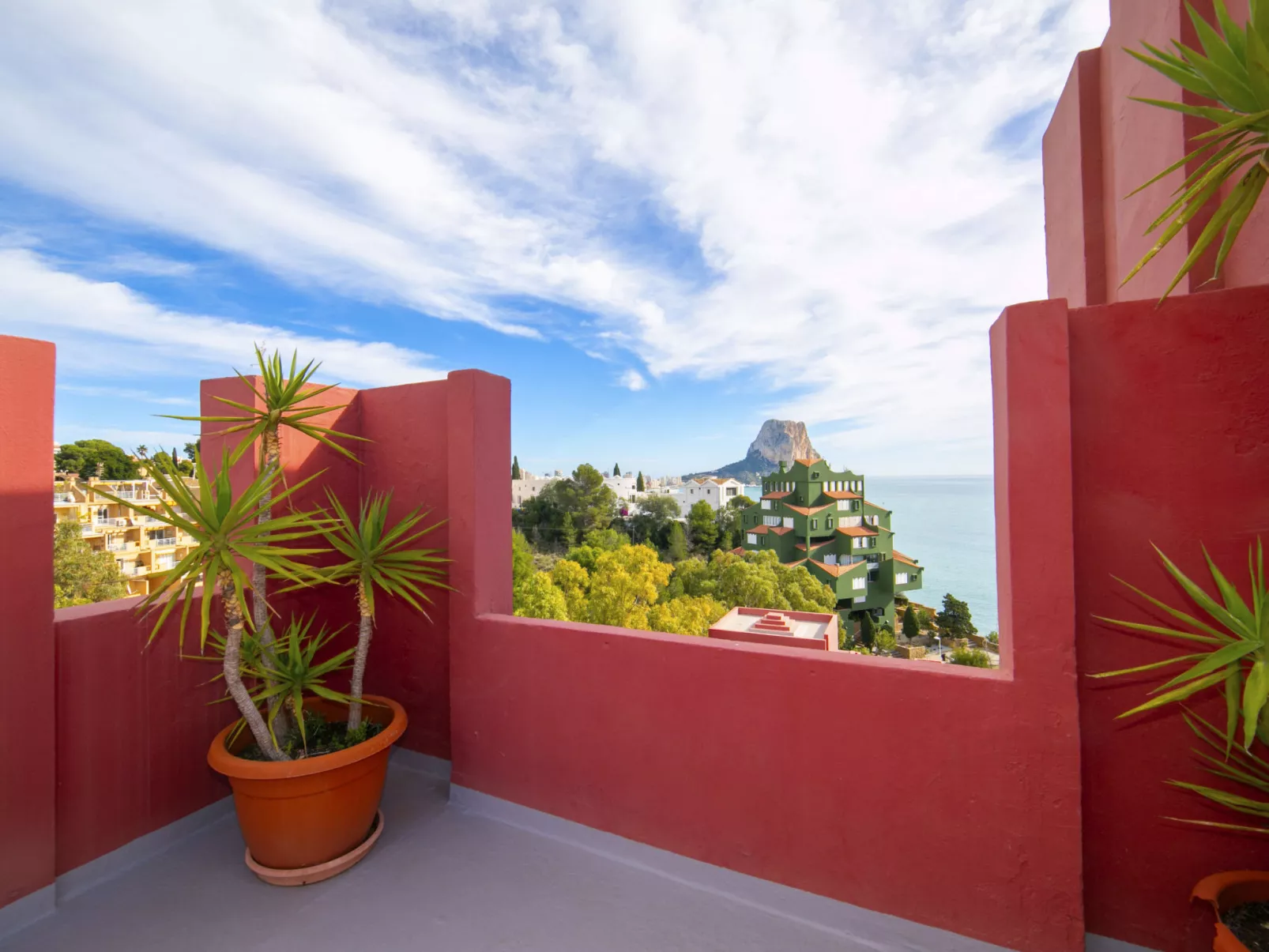 Muralla Roja - Outside