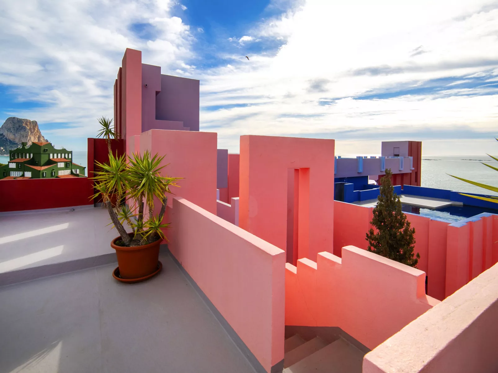 Muralla Roja - Outside