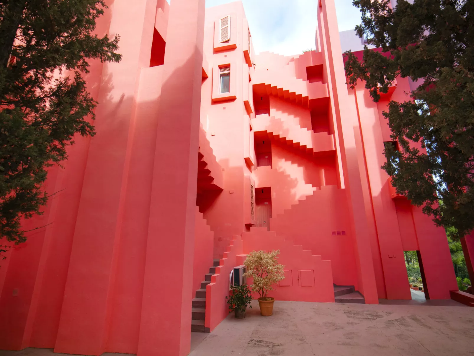 Muralla Roja - Outside
