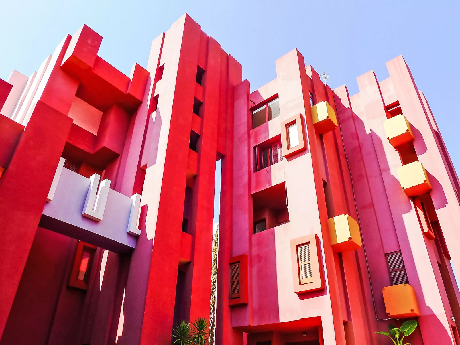 Muralla Roja - Outside