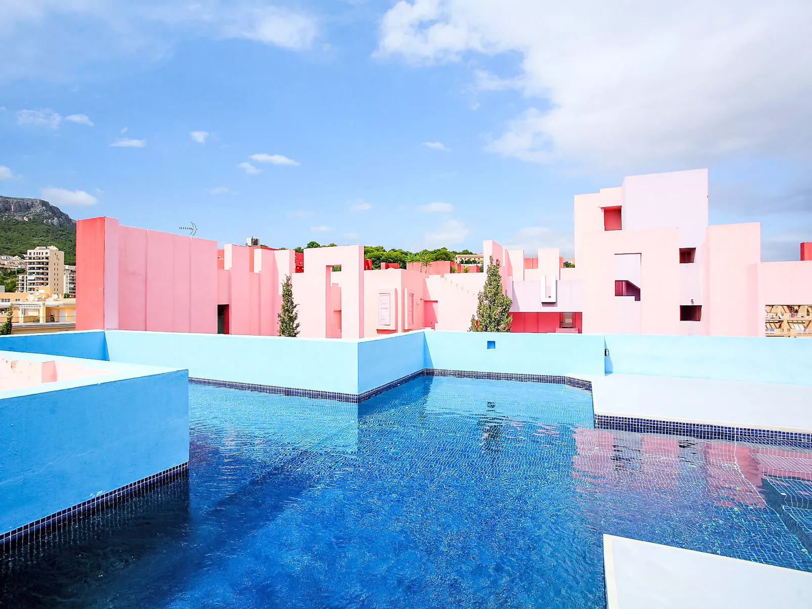 Muralla Roja - Outside