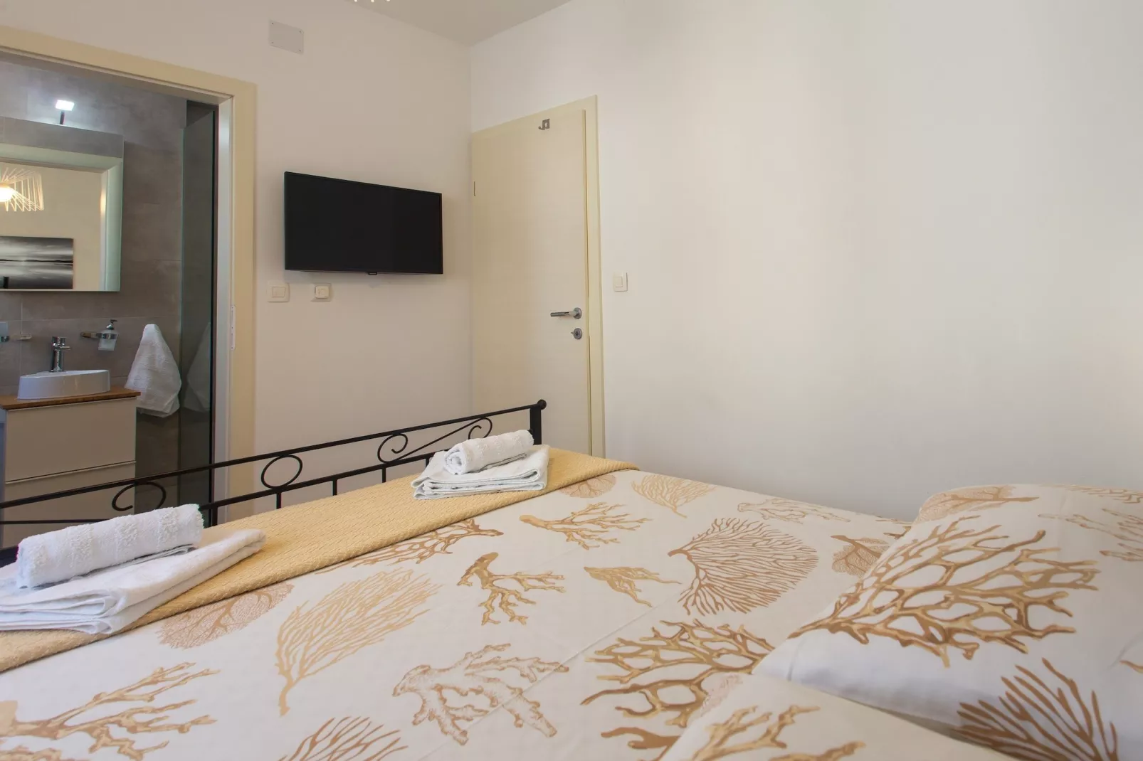 Apartments Aqua - Superior Two Bedroom Apartment with Terrace and Sea View (Aqua 2) - Bedroom