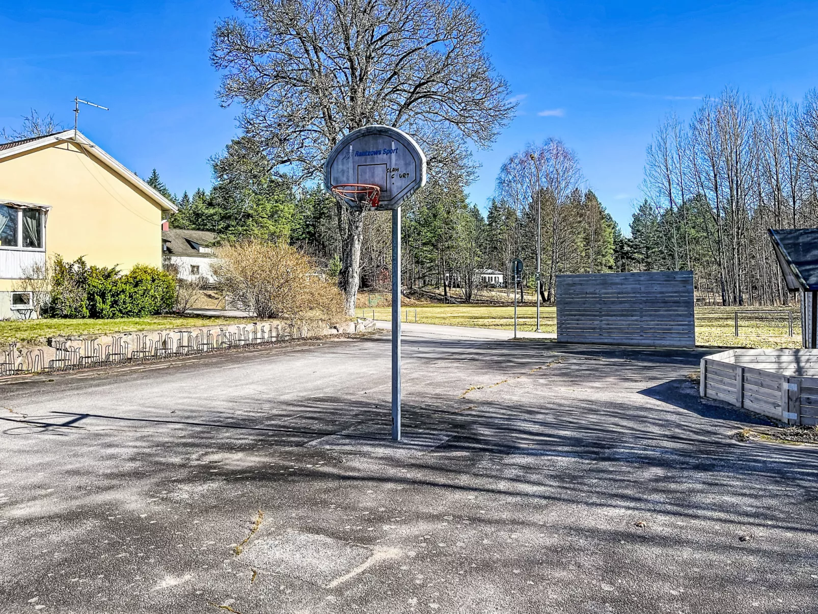 Skolhuset - Draußen