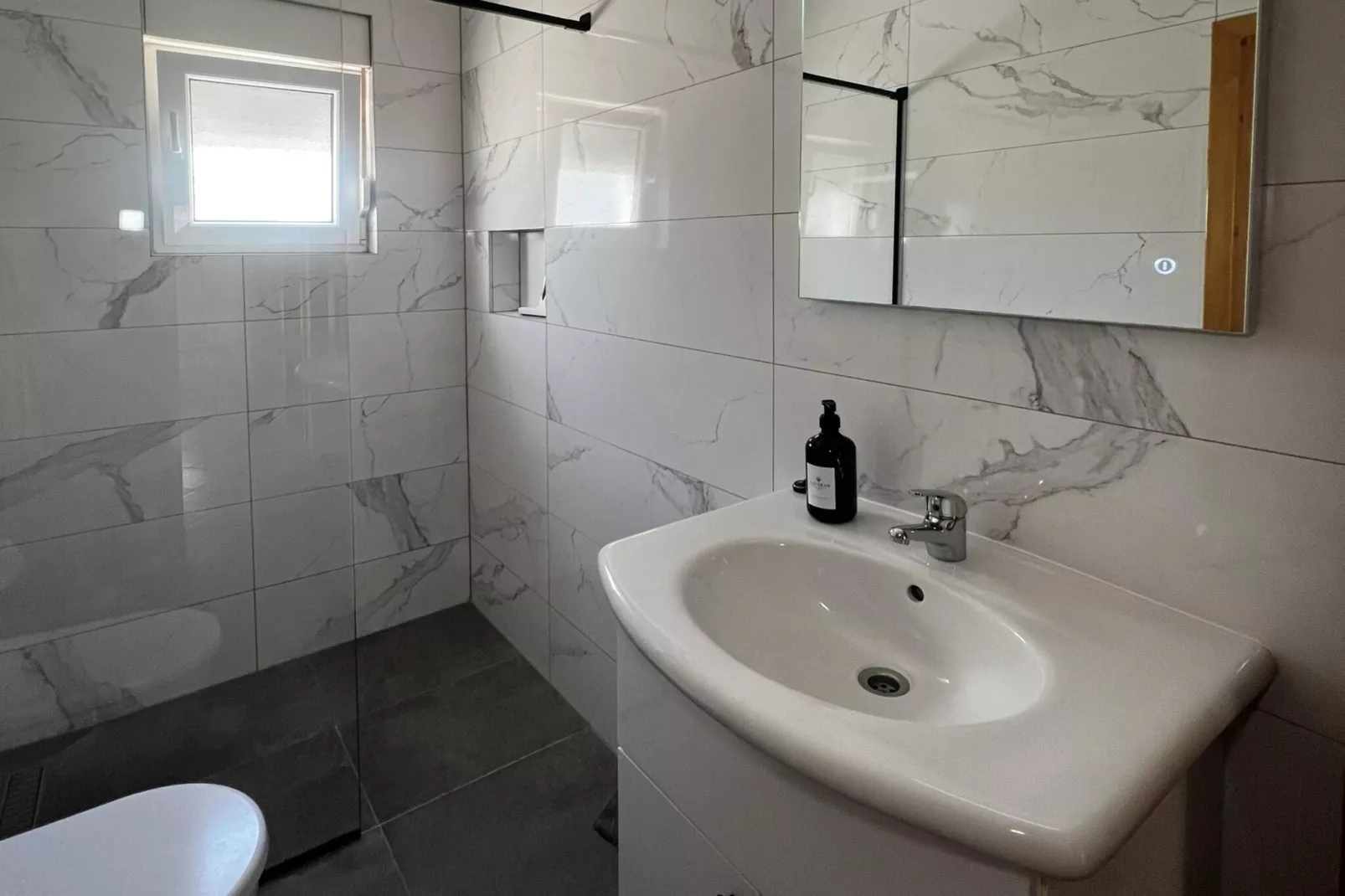 Apartment Lavaran 1 - Badezimmer