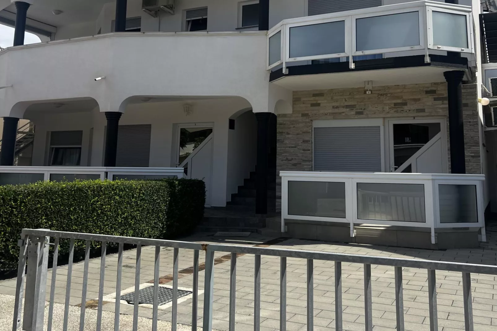 Apartment Lavaran 6 - Außenbereich Sommer