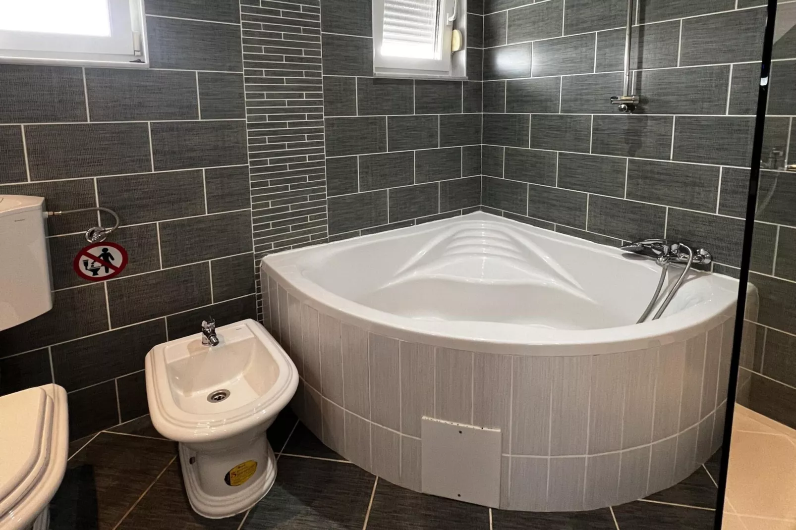 Apartment Lavaran 6 - Badezimmer