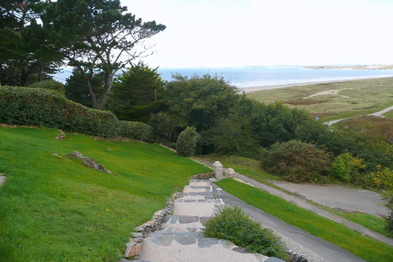 Ferienhaus mit Panorama-Meerblick Plonévez-Porzay - Garten Sommer
