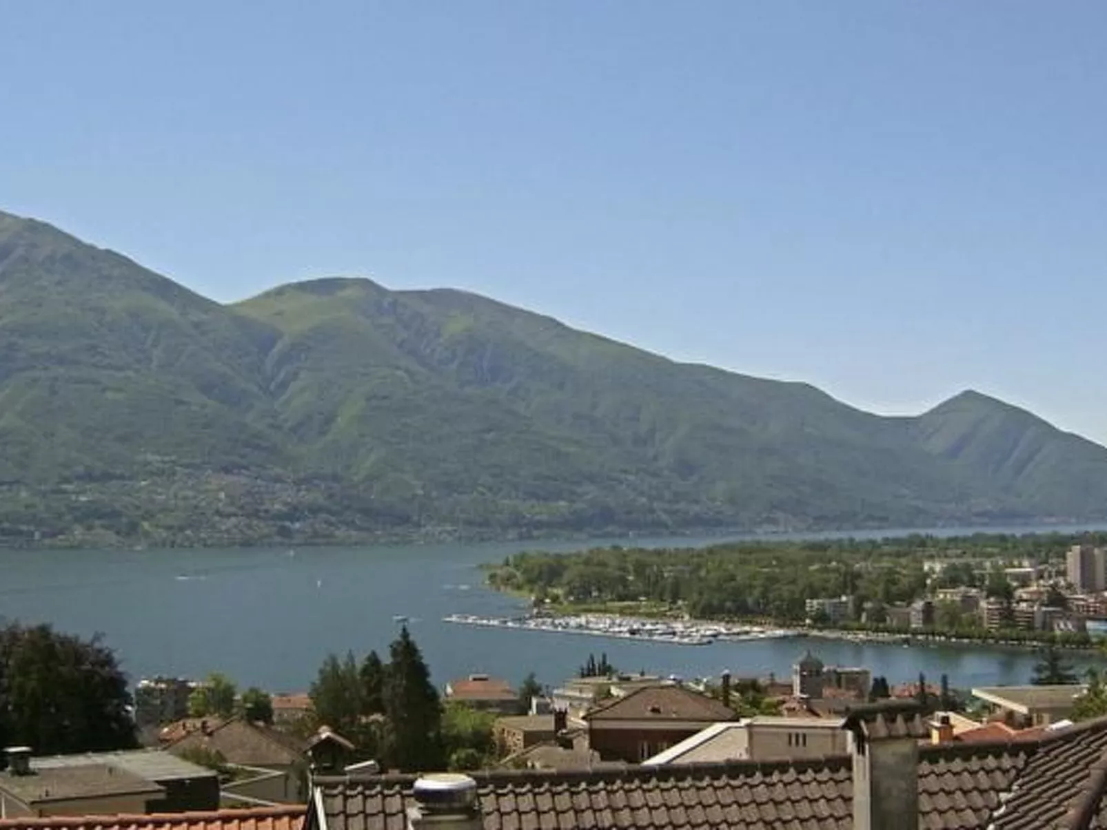 Freie Sicht auf See und Berge - Draußen
