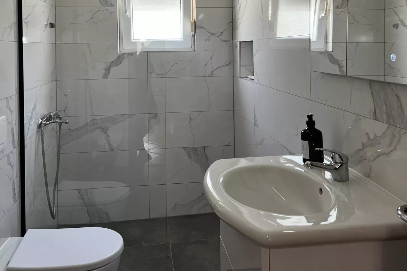 Apartment Lavaran 1 - Badezimmer